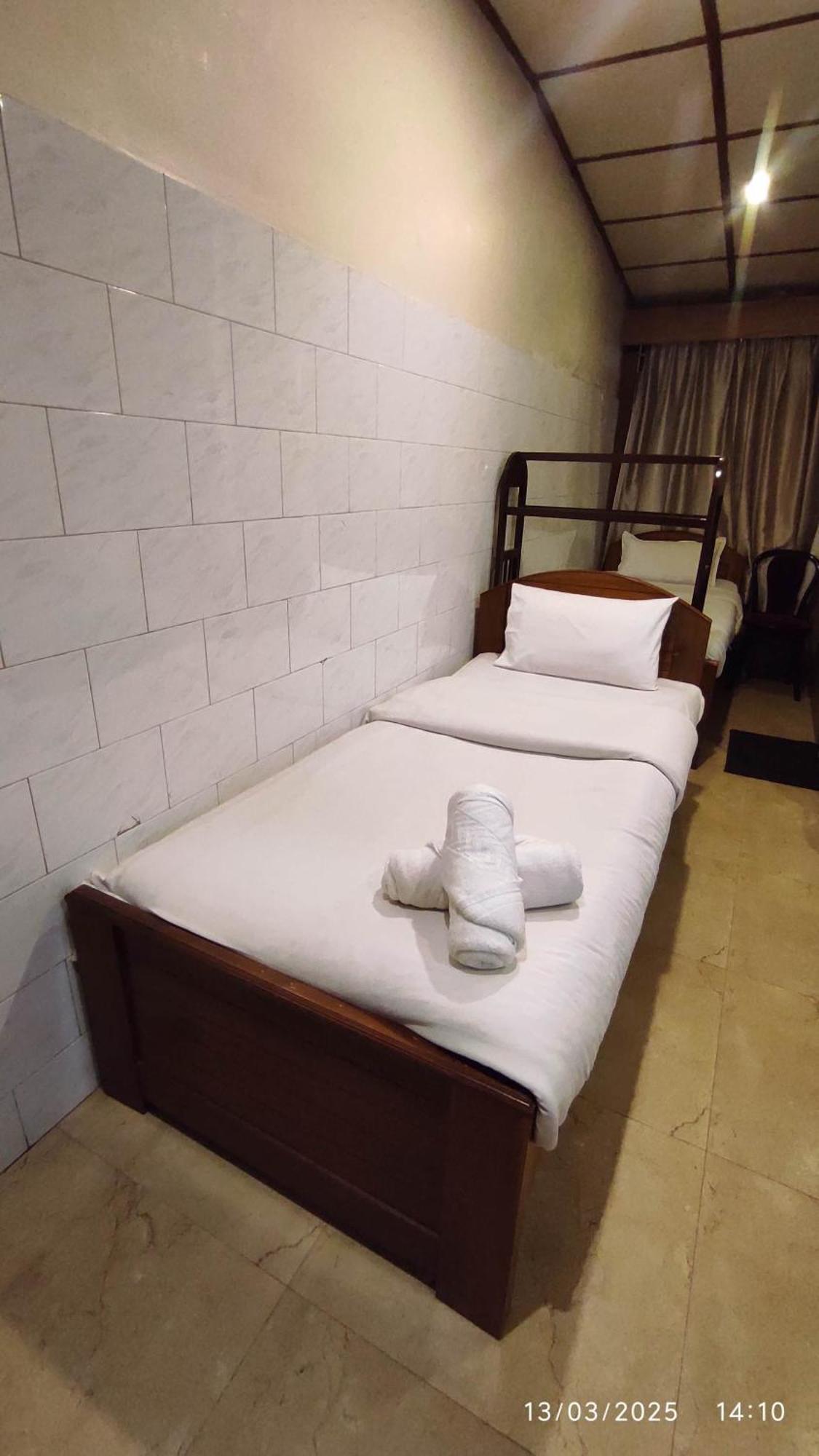 Baba Tourist Lodge Shillong Exterior photo