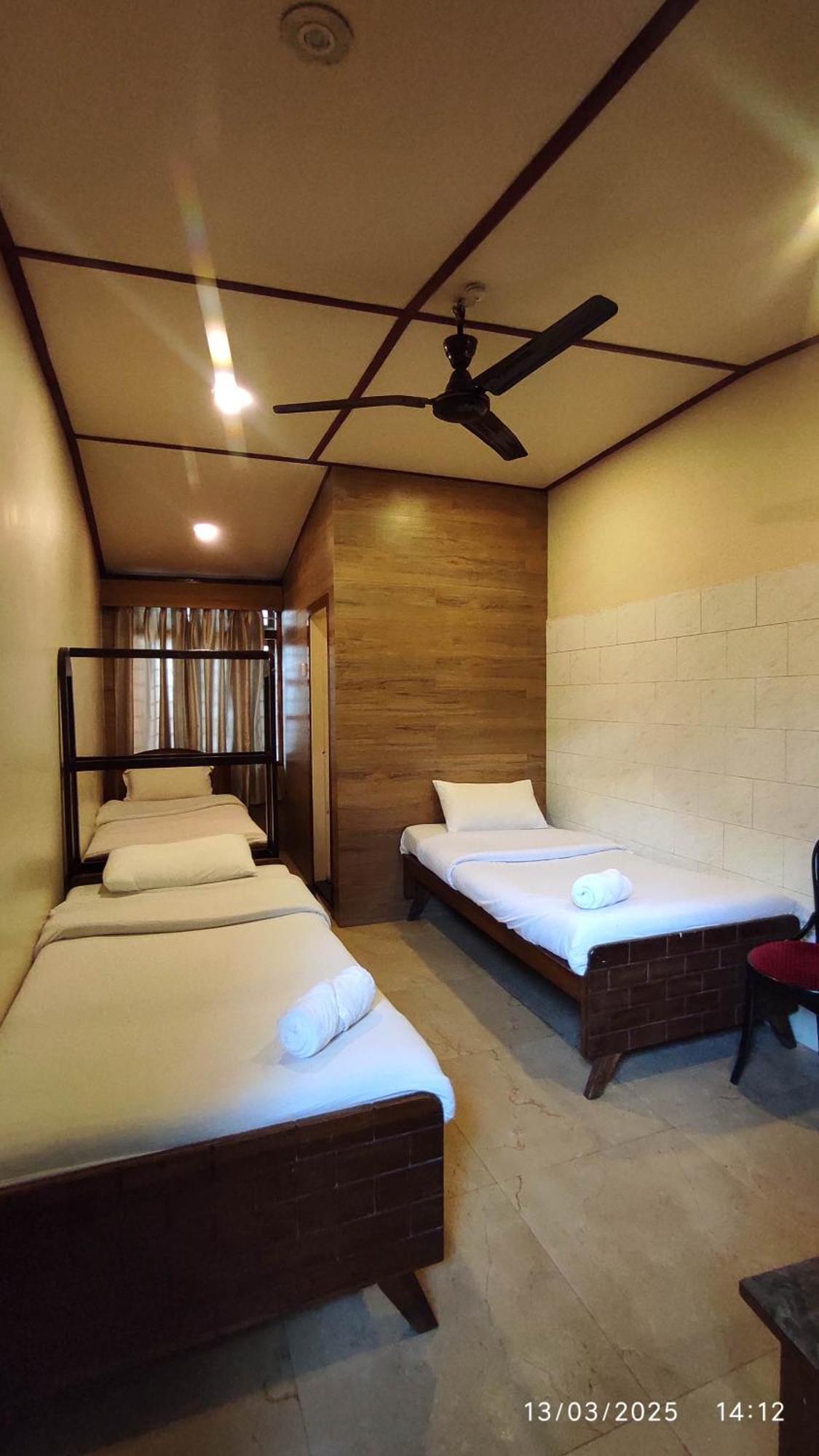 Baba Tourist Lodge Shillong Exterior photo